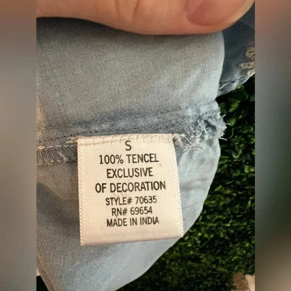 Francesca’s Ayla Denim Tank - Small - Picture 6 of 7